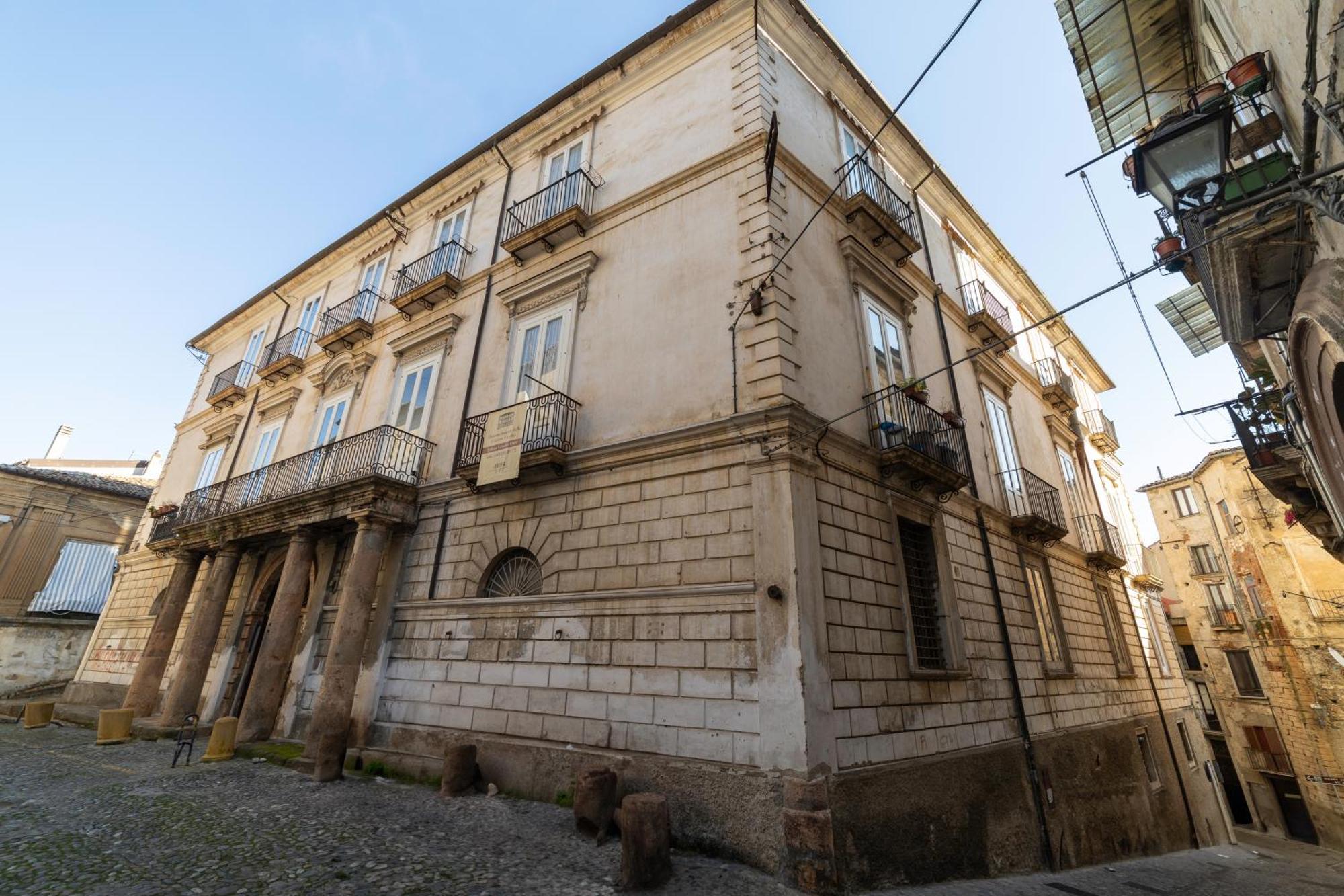Dimora Storica Giostra Vecchia - Palazzo Grisolia 1809 Cosenza Buitenkant foto
