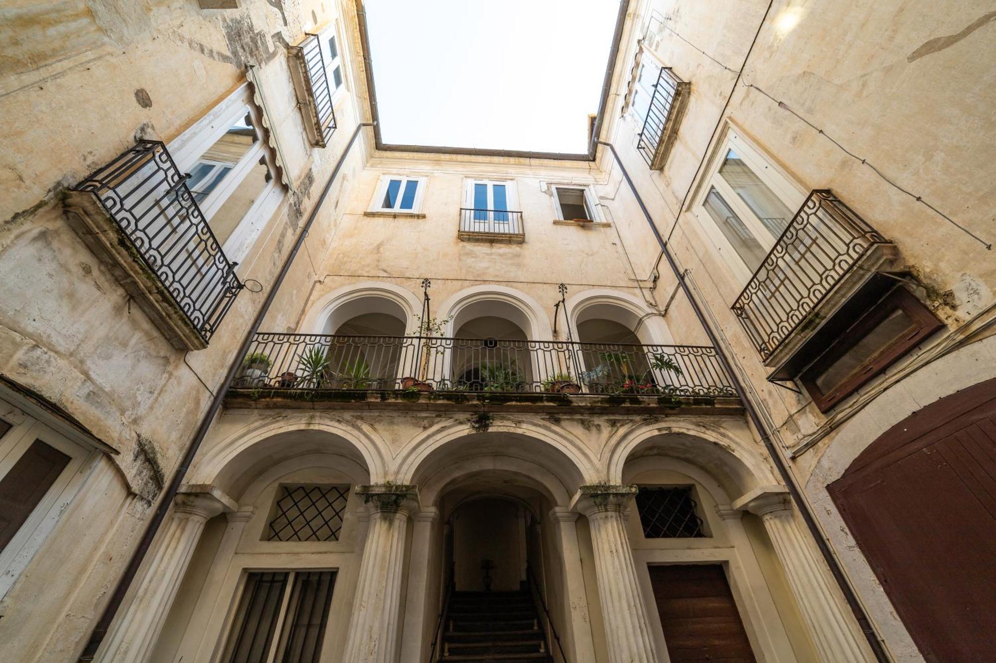 Dimora Storica Giostra Vecchia - Palazzo Grisolia 1809 Cosenza Buitenkant foto